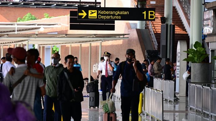Sejumlah bandara di Sumatra dan Jawa masih terdampak operasionalnya akibat sebaran abu vulkanik Gunung Anak Krakatau di Provinsi Banten hingga Senin 7 September 2026.  