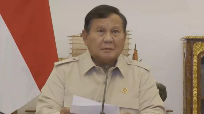 Tangkapan layar - Presiden Prabowo Subianto memimpin rapat terbatas penanganan sejumlah bencana di Indonesia secara daring di Jakarta
