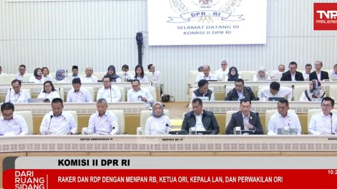 Rapat DPR dengan Ombudsman RI dan sejumlah pihak lainnya. 