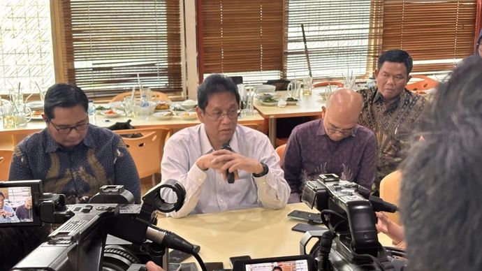 Menteri Keuangan Purbaya Yudhi Sadewa menjawab pertanyaan wartawan dalam taklimat media di Jakarta, Selasa, 8 September 2026.