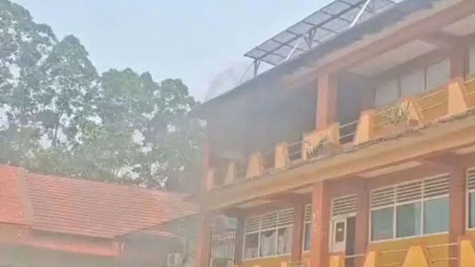 Tangkapan layar - Kebakaran melanda gedung SMP Al Manshuriyah di Jalan Kembangan Raya No.109, RT 09/RW 01 Kelurahan Kembangan Selatan, Kecamatan Kembangan, Jakarta Barat, Kamis (10/9/2026) siang.