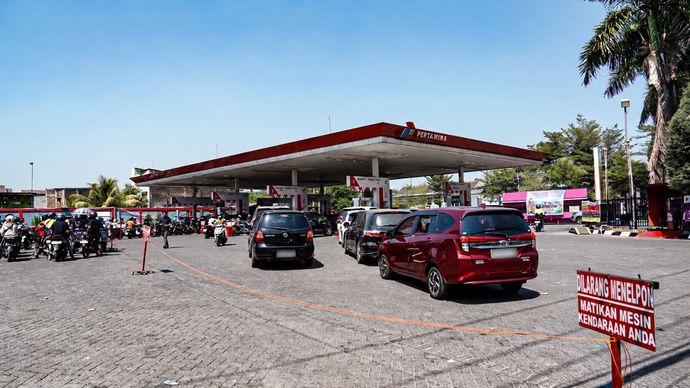 Antrean kendaraan di sejumlah SPBU di Kota Makassar secara bertahap mulai melandai. (Istimewa)