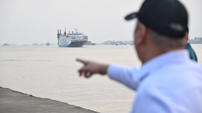 Menteri Perhubungan Dudy Purwagandhi menginstruksikan seluruh jajaran dan pihak terkait untuk memprioritaskan pada pencarian, evakuasi, serta pendataan penumpang KMP Virgo Transport 8 yang mengalami kecelakaan di perairan Laut Jawa, Minggu 13 September 2026 dini hari. 