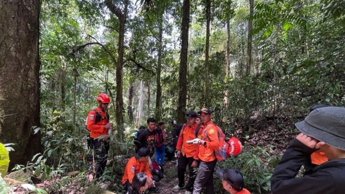 Tim SAR gabungan berhasil menemukan dan mengevakuasi tujuh pendaki dari Gunung Nokolalaki di Kabupaten Sigi, Sulawesi Tengah (Sulteng). (Antara)