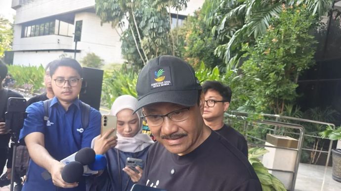 Menteri Sosial Saifullah Yusuf memberikan keterangan terkait Agen Perlinsos di Jakarta, Senin, 14 September 2026
