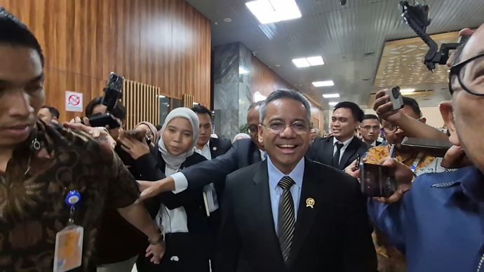Menteri Keuangan (Menkeu) Suahasil Nazara memilih tidak banyak berkomentar saat dicecar pertanyaan wartawan mengenai sejumlah isu di Kementerian Keuangan (Kemenkeu).
