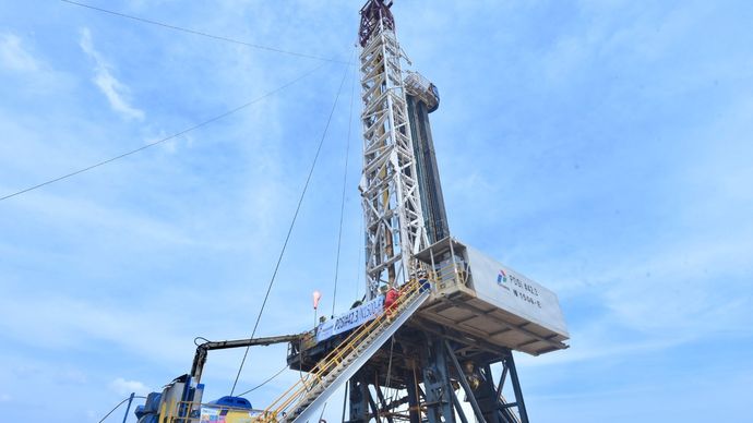 Fasilitas rig pengeboran dalam proyek eksplorasi Migas Non Konvensional (MNK) di Wilayah Kerja Rokan. PT Pertamina Hulu Rokan (PHR) memperkuat langkah penambangan MNK untuk menjaga keberlanjutan produksi migas dan ketahanan energi nasional.