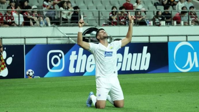 Bek Persib Bandung Julio Cesar saat bermain pada laga perdana Grup E AFC Champions League Two (ACL Two) 2026/2027 melawan FC Seoul di Stadion Piala Dunia Seoul, Korea Selatan, Rabu (16/9/2026).