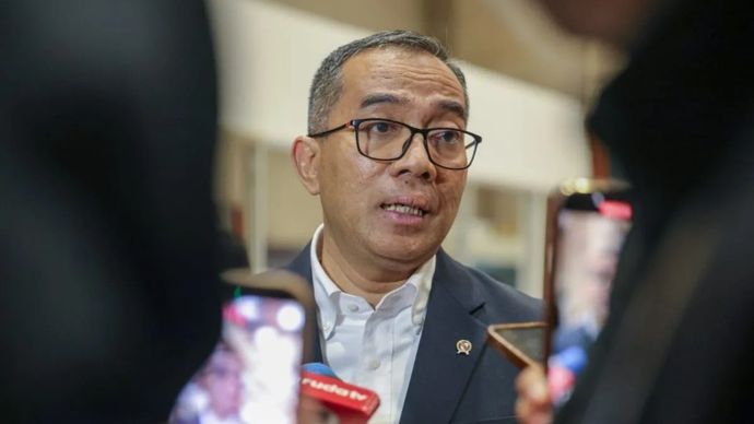 Menteri Pendidikan Tinggi, Sains, dan Teknologi (Mendiktisaintek) Brian Yuliarto ditemui awak media di Kompleks Parlemen, Jakarta, Senin, 21 September 2026.