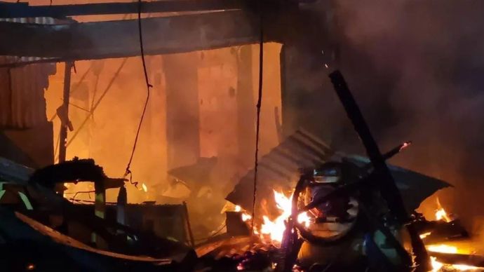 Kebakaran yang menghanguskan 18 rumah dan empat tempat usaha di Jalan Teuku Nyak Arif, RT 05/01, Kebayoran Lama Utara, Kebayoran Lama, Jakarta Selatan, Rabu, 23 September 2026