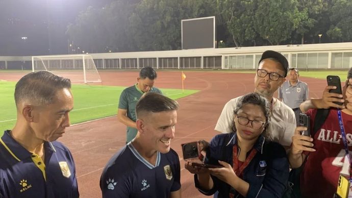 Pelatih timnas Indonesia John Herdman saat ditemui awak media di Stadion Madya Gelora Bung Karno, Jakarta, Selasa, 22 September 2026.