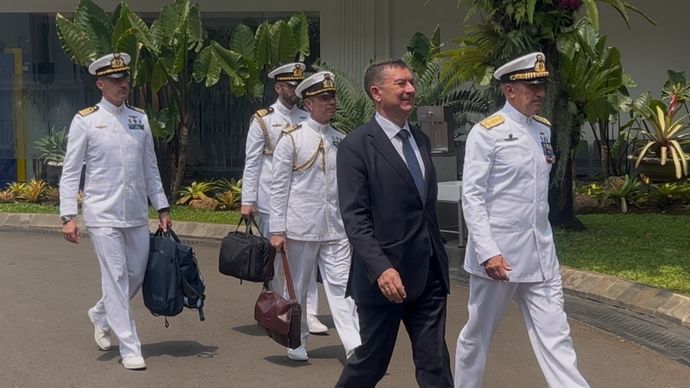 Angakatan Laut (AL) Italia di Istana Kepresidenan