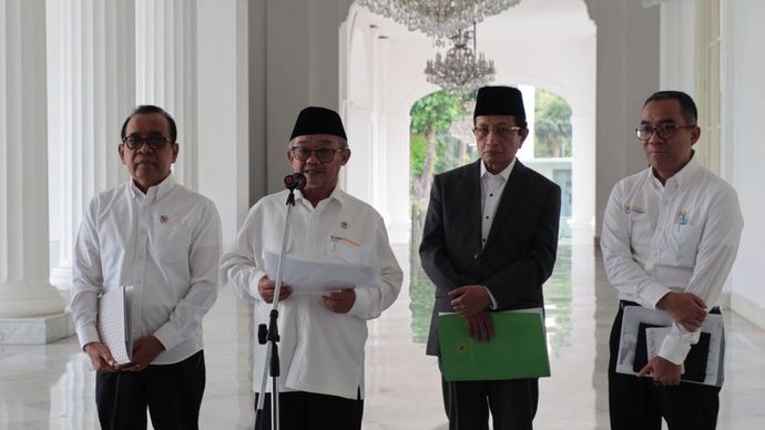 Menteri Pendidikan Dasar dan Menengah (Mendikdasmen) Abdul Mu&rsquo;ti (kedua dari kiri) menegaskan penekanan khusus dari Presiden Prabowo untuk memberikan layanan pendidikan gratis bagi murid di jenjang TK, pendidikan dasar, dan pendidikan menengah.
