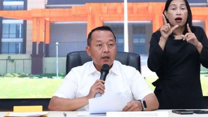 Direktur Ditreskrimsus Polda Riau Kombes Pol Ade Kuncoro dalam suatu kesempatan memberikan keterangan pers. 