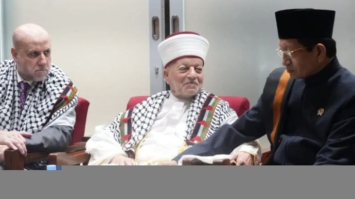 Menteri Agama Nasaruddin Umar dengan Mufti Agung Al-Quds sekaligus Imam Masjid Al-Aqsa Palestina, Syekh Muhammad Hussein, serta Penasihat Presiden Otoritas Palestina untuk Urusan Agama yang juga Hakim Syariah Tertinggi, Mahmoud Al-Habbash, di Masjid Istiqlal, Jakarta, Jumat, 25 September 2026.