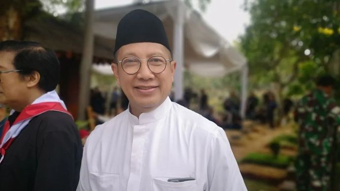 Menteri Agama RI periode 2014&ndash;2019 Lukman Hakim Saifuddin ditemui sebelum pemakaman seniman dan politikus Mohammad Guruh Irianto Soekarnoputra di TPU Karet Bivak, Jakarta, Sabtu (26/9/2026). 