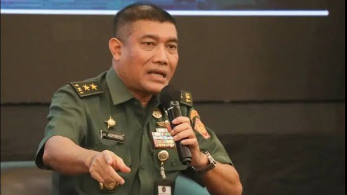 Mayjen TNI (Purn) Dr Ir Pujo Widodo, SE, SH, ST, MA, MSi, MDS, MSi (Han).. 