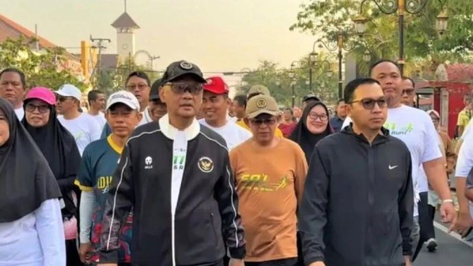 Menteri Haji dan Umrah (Menhaj) Mochamad Irfan Yusuf bersama jajaran Kementerian Haji dan Umrah, Plt Wali Kota Madiun Bagus Panuntun, Bank Jatim, serta masyarakat mengikuti Sa'i Walk and Run di kawasan PSC yang menjadi agenda penutup dalam rangkaian 