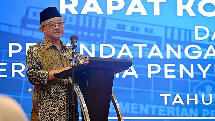Menteri Pendidikan Dasar dan Menengah (Mendikdasmen) Abdul Mu&rsquo;ti memberikan arahan pada Rakor dan Penandatanganan Perjanjian Kerja Sama (PKS) Penyelenggaraan Pendidikan Profesi Guru (PPG) Tahun 2026, di Jakarta Pusat Kamis, 24 September 2026