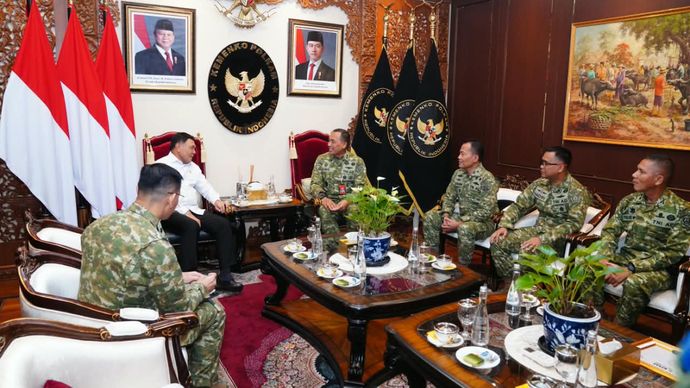 Oditur Jenderal (Orjen) TNI, Mayjen TNI Tugino, S.Sos., S.H., M.M., beserta rombongan melaksanakan anjangsana ke Menteri Koordinator Bidang Politik dan Keamanan (Menko Polkam) Jenderal TNI (Purn) Djamari Chaniago di kantor Menkopolkam Jakarta