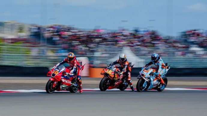 Dukungan BRI dalam kegiatan MotoGP&trade; Mandalika 2026 menjadi bentuk kemitraan ekosistem terintegrasi yang menghubungkan olahraga, pariwisata, UMKM, dan keberlanjutan dalam satu rangkaian kegiatan. (Foto: Dok/BRI)