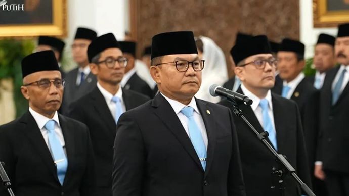 Jenderal TNI (Purn) Dudung Abdurachman dilantik sebagai Menteri Koordinator Bidang Politik dan Keamanan oleh Presiden Prabowo Subianto di Istana Negara, Jakarta