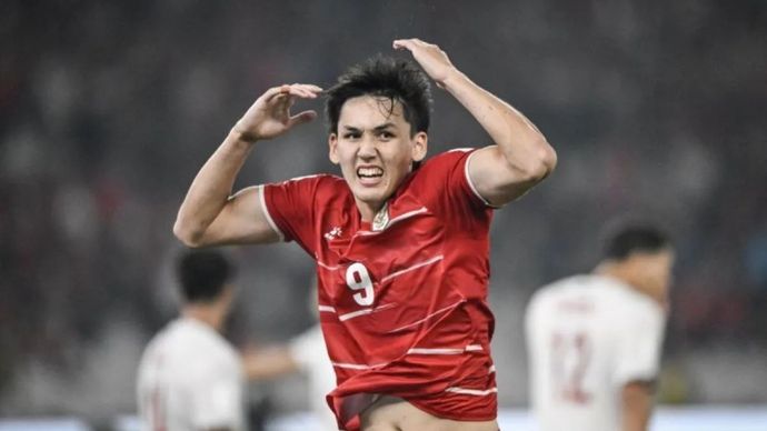 Arsip - Pesepak bola Timnas Indonesia Mitchell Baker berselebrasi usai mencetak gol ke gawang Timnas Bangladesh dalam pertandingan penyisihan Grup A FIFA ASEAN Cup 2026 di Stadion Utama Gelora Bung Karno, Senayan, Jakarta, Kamis, 1 Oktober 2026. Timnas Indoensia berhasil menang atas Bangladesh dengan skor akhir 9-2.