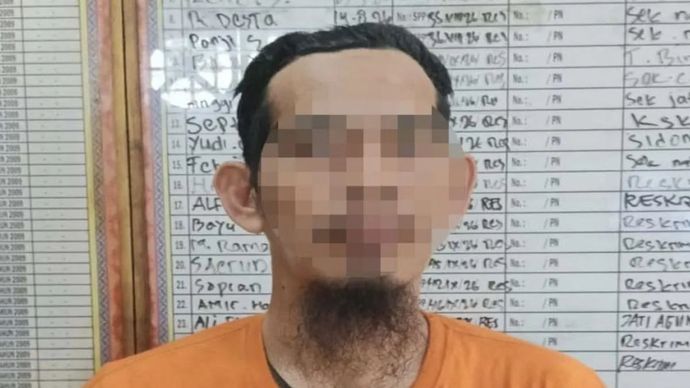 Salah satu tersangka, EKL (45), warga Deli Serdang, Sumatera Utara, yang berperan sebagai kurir atau pembawa merkuri.