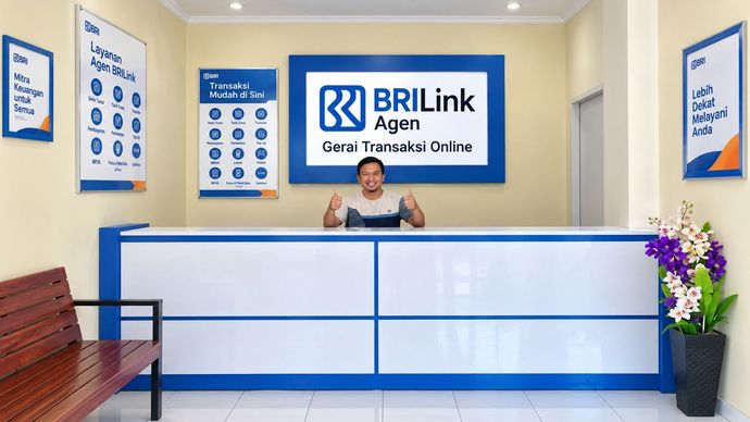 Aktif Jemput Bola Transaksi Warga, Kiprah BRILink Agen Ria Irawan Topang Roda Ekonomi Petani dan Pengusaha Kelapa di Indragiri Hilir