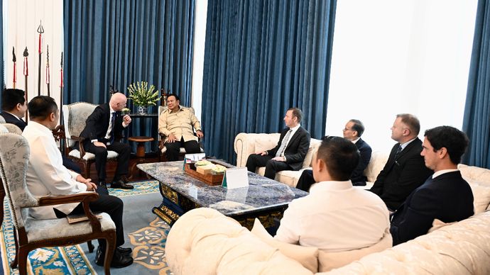 Prabowo Subianto menerima Presiden Federasi Sepak Bola Internasional (FIFA), Gianni Infantino, di Istana Merdeka, Jakarta, pada Senin, 5 Oktober 2026