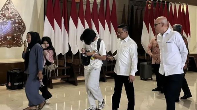 Menteri Koordinator Bidang Pembangunan Manusia dan Kebudayaan Sugiono