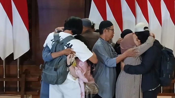 empat warga negara Indonesia (WNI) anak buah kapal (ABK) yang menjadi korban pembajakan kapal MT Honour 25 oleh kelompok pembajak di Somalia tiba ke tanah air melalui Bandara Internasional Soekarno-Hatta (Soetta) Tangerang, Banten, pada Selasa malam.