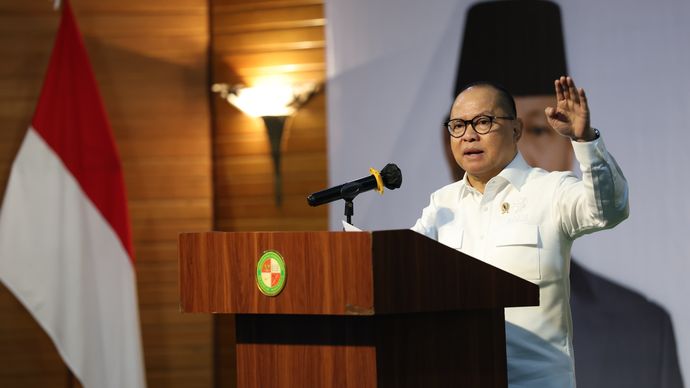 Menteri P2MI Mukhtarudin memberikan sambutan dan pemaparan dalam acara peninjauan program SMK Go Global di kampus Universitas Kebangsaan Republik Indonesia (UKRI), Bandung.