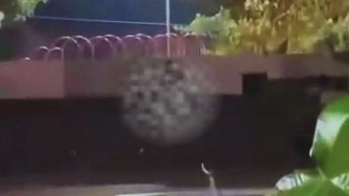 Viral! Aksi Mesum Dua Sejoli di Depan Kantor Wali Kota Depok Terekam Kamera