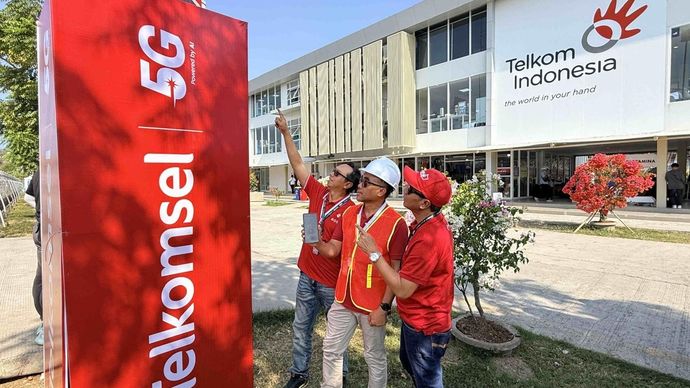 Telkomsel memastikan konektivitas digital tetap optimal selama gelaran MotoGP Mandalika 2026 pada 9&ndash;11 Oktober 2026 melalui penguatan 279 BTS 4G dan 17 BTS 5G di 30 titik strategis. Penguatan jaringan turut didukung pembangunan 7 site baru, penambahan 2 unit COMBAT, serta optimalisasi jaringan 5G menggunakan frekuensi 2600 MHz guna menghadirkan pengalaman broadband terbaik bagi pengunjung di kawasan Sirkuit Mandalika, Lombok, Nusa Tenggara Barat.