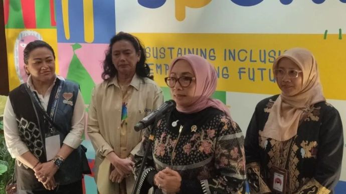 Pemberdayaan Perempuan dan Perlindungan Anak (PPPA) Arifatul Choiri Fauzi menyampaikan keterangan kepada pers usai menghadiri acara Special Kids Expo (SPEKIX) 2026 bertema 