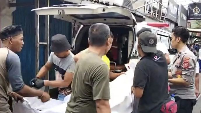 Ilustrasi - Petugas gabungan Polsek Cianjur, Jawa Barat melakukan evakuasi jasad seorang pria yang ditemukan di saluran irigasi di Kelurahan Sayang, Kecamatan Cianjur