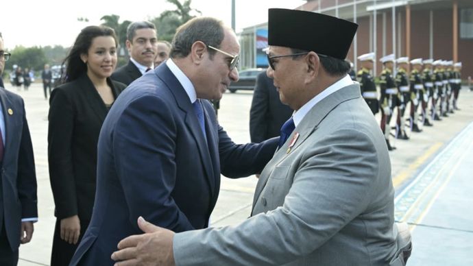 Prabowo Subianto mengantar langsung Presiden Mesir Abdel Fattah El-Sisi menuju Pangkalan TNI Angkatan Udara Halim Perdanakusuma