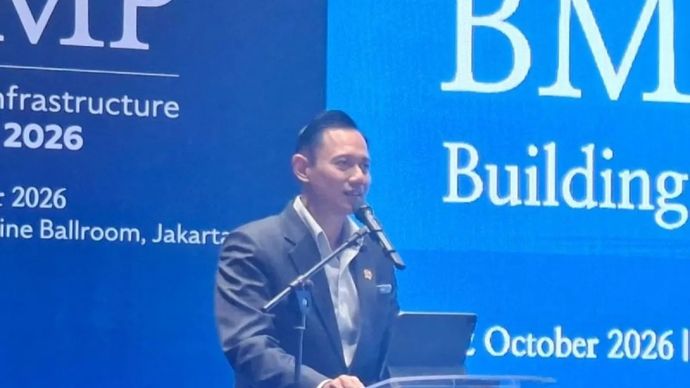 Menteri Koordinator Bidang Infrastruktur dan Pembangunan Kewilayahan (Menko Infra) Agus Harimurti Yudhoyono (AHY) berpidato dalam Digital Infrastructure Summit 2026 di Jakarta, Senin, 12 Oktober 2026.
