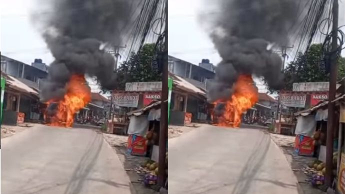 Kebakaran mobil merambat hingga kerumah warga di Gg Dukuh Mulyaharja, Kecamatan Bogor Selatan, Kota Bogor pada Selasa, 13 Oktober 2026.