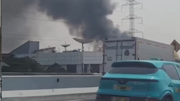 Kebakaran rumah dilaporkan terjadi di Jalan Kertajaya IV, RT 08/RW 014, Kelurahan Penjaringan, Kecamatan Penjaringan, Jakarta Utara, Selasa (13/10/2026).