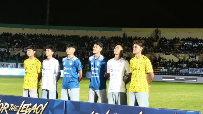 Jersey baru skuad PSIM Yogyakarta yang bekerja sama dengan merek Adidas dan disematkan motif batik parang khas Mataram untuk dikenakan para pemain dalam kompetisi musim 2026/2027 di Stadion Sultan Agung, Bantul, Daerah Istimewa Yogyakarta, Sabtu, 29 Agustus 2026.