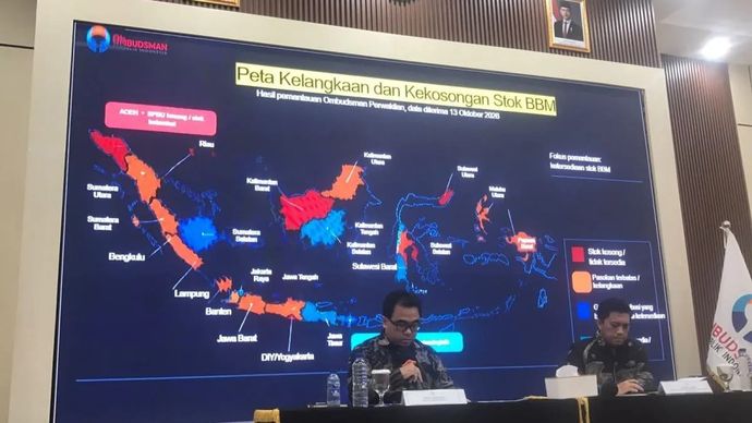 Ombudsman RI mengadakan konferensi pers terkait antrean panjang BBM sejumlah daerah di Jakarta, Rabu, 14 Oktober 2026
