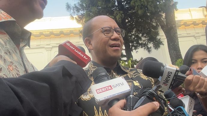 Direktur Manajemen Proyek dan Energi Baru Terbarukan PLN Suroso 