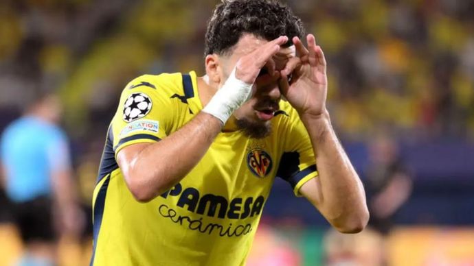 Penyerang Villarreal Georges Mikautadze merayakan keberhasilannya mencetak gol ke gawang Napoli pada pertandingan Liga Champions di Stadion de la Ceramica, Villarreal, Selasa (13/10/2026) waktu setempat.