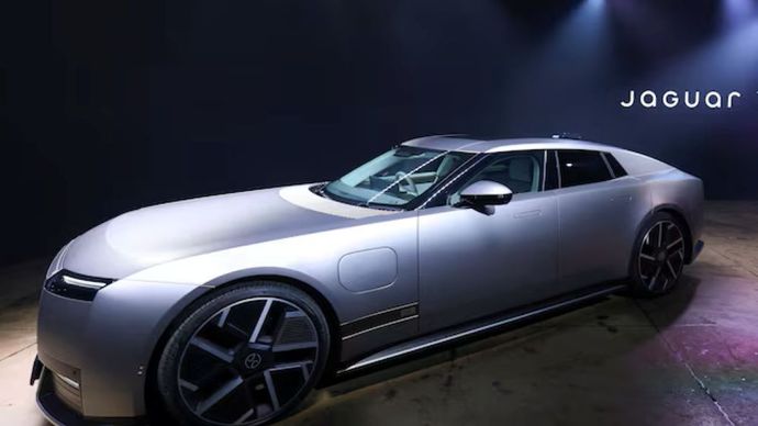 Jaguar Type 01 diperkenalkan pada acara peluncuran perdananya di dunia di New York City, Amerika Serikat (AS), 6 Oktober 2026. (Foto: Dok/Mike Segar/Reuters)