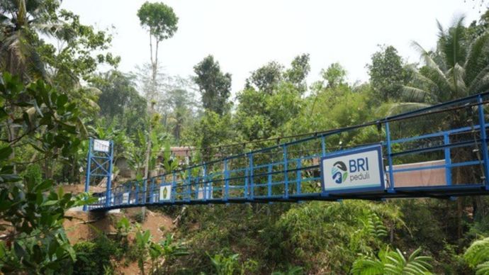BRI Peduli Bangun Jembatan Gantung di Cianjur, Permudah Akses Sekolah dan Aktivitas Ekonomi Warga