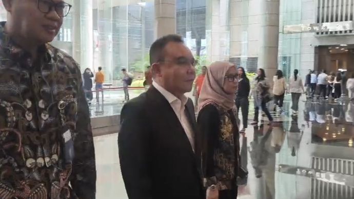 Wakil Ketua DPR RI Sufmi Dasco Ahmad bersama CEO Danantara Rosan Roeslani dan Ketua Otoritas Jasa Keuangan (OJK) Friderica Widyasari Dewi mendatangi Bursa Efek Indonesia (BEI), Jumat 16 Oktober 2026.