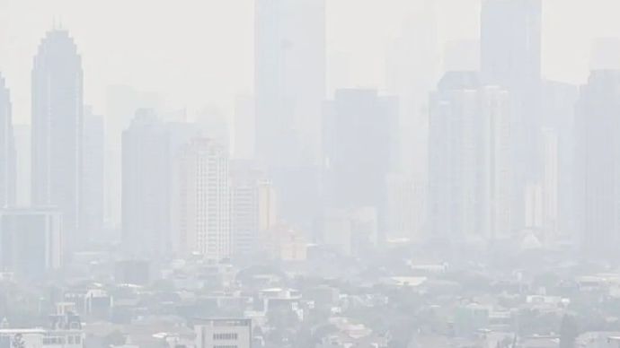 Ilustrasi Kabut polusi udara menyelimuti gedung-gedung di kawasan Jakarta.