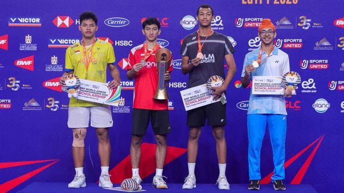 Radithya Bayu Wardhana dan Fardhan Rainanda Joe usai menciptakan All Indonesian Final di sektor tunggal putra BWF World Junior Championships 2026 di Kairo, Mesir.